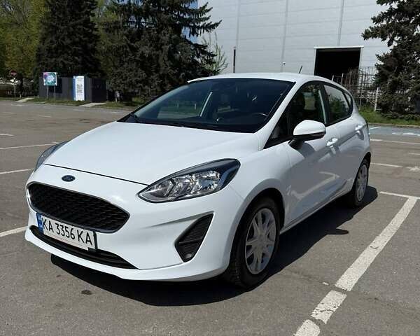 Белый Форд Фиеста, объемом двигателя 1 л и пробегом 93 тыс. км за 9800 $, фото 1 на Automoto.ua