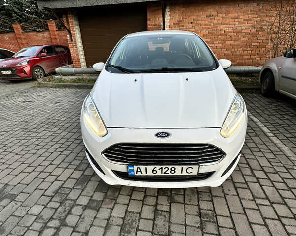 Білий Форд Фієста, об'ємом двигуна 1.6 л та пробігом 66 тис. км за 9800 $, фото 1 на Automoto.ua