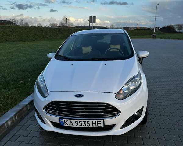 Белый Форд Фиеста, объемом двигателя 1.6 л и пробегом 130 тыс. км за 8450 $, фото 1 на Automoto.ua