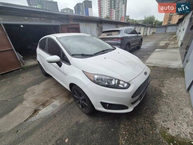 Белый Форд Фиеста, объемом двигателя 1.6 л и пробегом 48 тыс. км за 12600 $, фото 1 на Automoto.ua