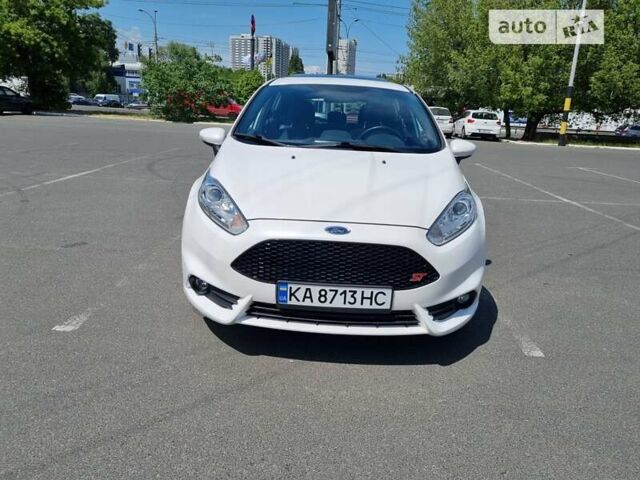 Білий Форд Фієста, об'ємом двигуна 1.6 л та пробігом 29 тис. км за 10700 $, фото 1 на Automoto.ua