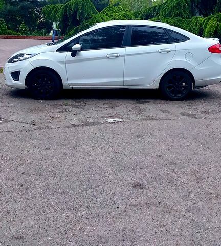 Белый Форд Фиеста, объемом двигателя 1.6 л и пробегом 199 тыс. км за 5749 $, фото 1 на Automoto.ua