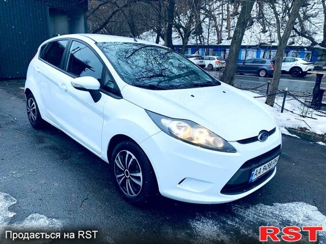 Белый Форд Фиеста, объемом двигателя 1.4 л и пробегом 147 тыс. км за 6950 $, фото 1 на Automoto.ua