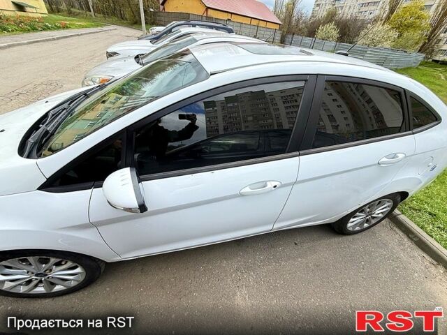 Білий Форд Фієста, об'ємом двигуна 1.6 л та пробігом 200 тис. км за 6500 $, фото 1 на Automoto.ua