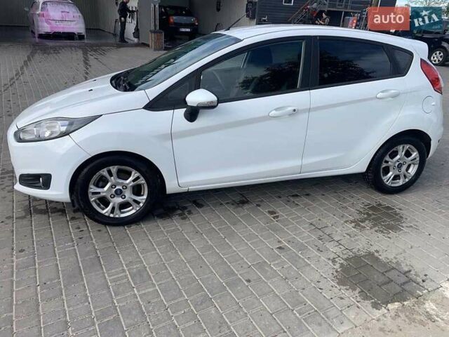 Белый Форд Фиеста, объемом двигателя 1 л и пробегом 139 тыс. км за 6200 $, фото 1 на Automoto.ua
