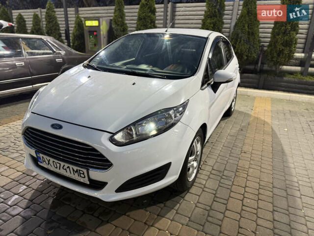 Білий Форд Фієста, об'ємом двигуна 1 л та пробігом 123 тис. км за 6100 $, фото 1 на Automoto.ua
