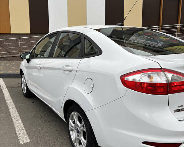 Белый Форд Фиеста, объемом двигателя 1.6 л и пробегом 103 тыс. км за 7000 $, фото 1 на Automoto.ua