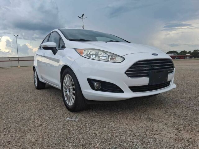 Білий Форд Фієста, об'ємом двигуна 1.6 л та пробігом 70 тис. км за 3300 $, фото 1 на Automoto.ua