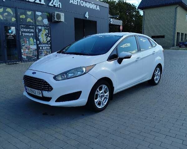 Белый Форд Фиеста, объемом двигателя 1.6 л и пробегом 212 тыс. км за 7299 $, фото 1 на Automoto.ua
