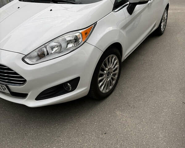 Білий Форд Фієста, об'ємом двигуна 1.6 л та пробігом 125 тис. км за 8500 $, фото 1 на Automoto.ua