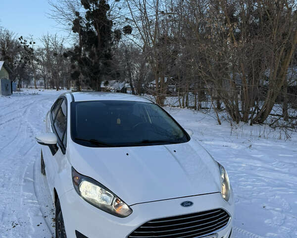 Белый Форд Фиеста, объемом двигателя 1.6 л и пробегом 115 тыс. км за 8200 $, фото 1 на Automoto.ua