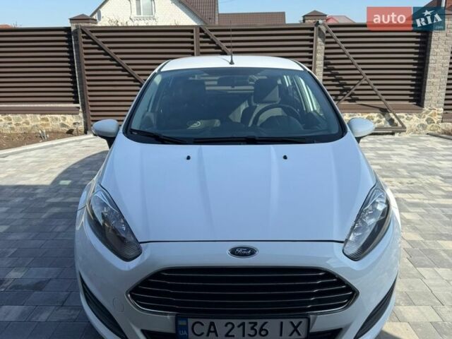 Белый Форд Фиеста, объемом двигателя 1 л и пробегом 130 тыс. км за 7700 $, фото 1 на Automoto.ua