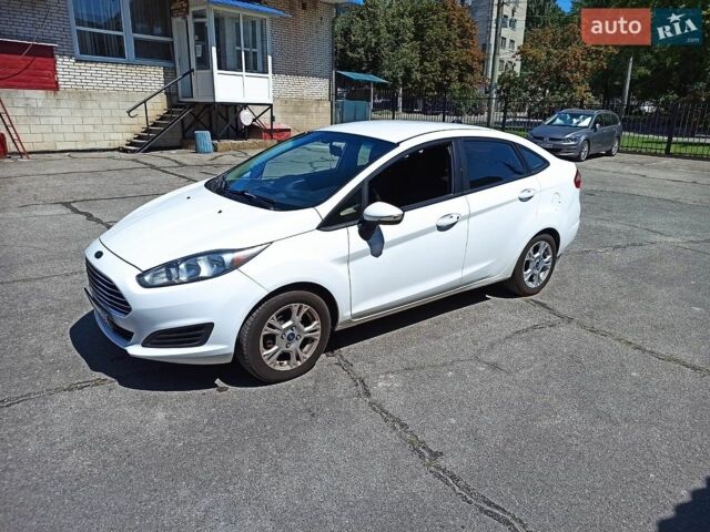 Білий Форд Фієста, об'ємом двигуна 1.6 л та пробігом 209 тис. км за 6400 $, фото 1 на Automoto.ua