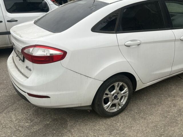 Білий Форд Фієста, об'ємом двигуна 1.6 л та пробігом 100 тис. км за 5200 $, фото 1 на Automoto.ua