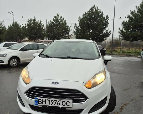 Белый Форд Фиеста, объемом двигателя 1.6 л и пробегом 132 тыс. км за 5000 $, фото 1 на Automoto.ua