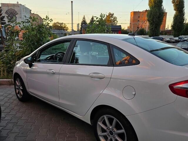 Білий Форд Фієста, об'ємом двигуна 1.6 л та пробігом 180 тис. км за 7500 $, фото 1 на Automoto.ua