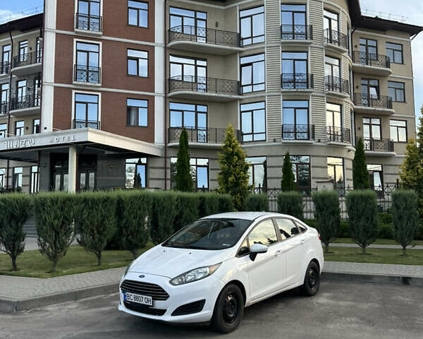 Білий Форд Фієста, об'ємом двигуна 1.6 л та пробігом 165 тис. км за 7400 $, фото 1 на Automoto.ua