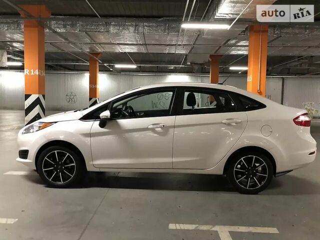 Білий Форд Фієста, об'ємом двигуна 1.6 л та пробігом 45 тис. км за 9000 $, фото 1 на Automoto.ua