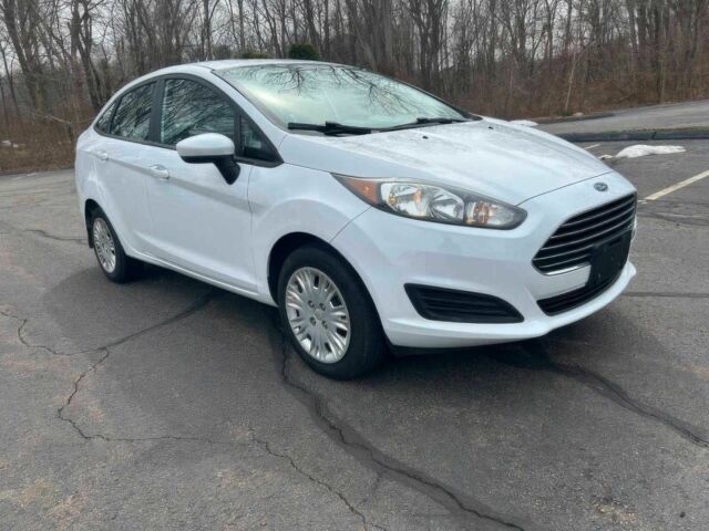 Білий Форд Фієста, об'ємом двигуна 1.6 л та пробігом 70 тис. км за 1900 $, фото 1 на Automoto.ua