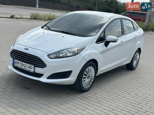 Білий Форд Фієста, об'ємом двигуна 1.6 л та пробігом 186 тис. км за 7850 $, фото 1 на Automoto.ua