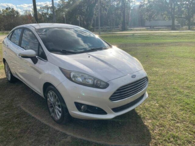 Белый Форд Фиеста, объемом двигателя 1.6 л и пробегом 47 тыс. км за 3200 $, фото 1 на Automoto.ua