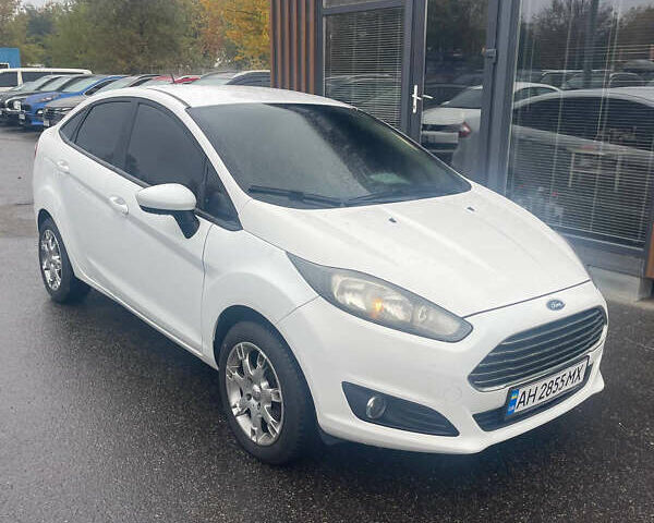 Білий Форд Фієста, об'ємом двигуна 1.6 л та пробігом 67 тис. км за 8999 $, фото 1 на Automoto.ua