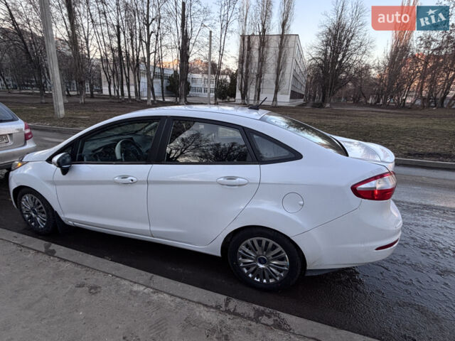 Белый Форд Фиеста, объемом двигателя 1.6 л и пробегом 167 тыс. км за 7800 $, фото 1 на Automoto.ua