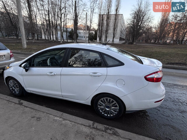 Белый Форд Фиеста, объемом двигателя 1.6 л и пробегом 167 тыс. км за 7800 $, фото 1 на Automoto.ua