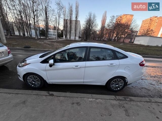 Білий Форд Фієста, об'ємом двигуна 1.6 л та пробігом 166 тис. км за 8700 $, фото 1 на Automoto.ua