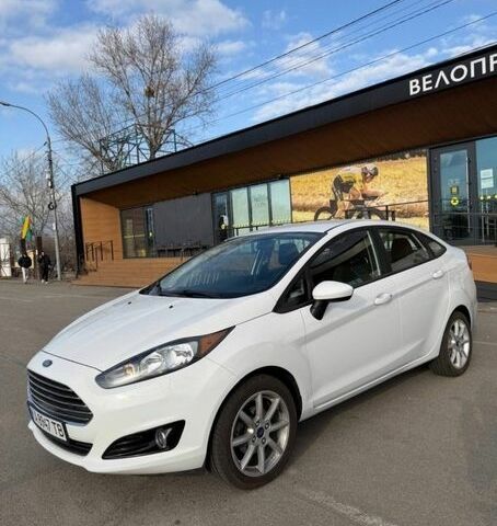 Белый Форд Фиеста, объемом двигателя 1.6 л и пробегом 145 тыс. км за 9700 $, фото 1 на Automoto.ua