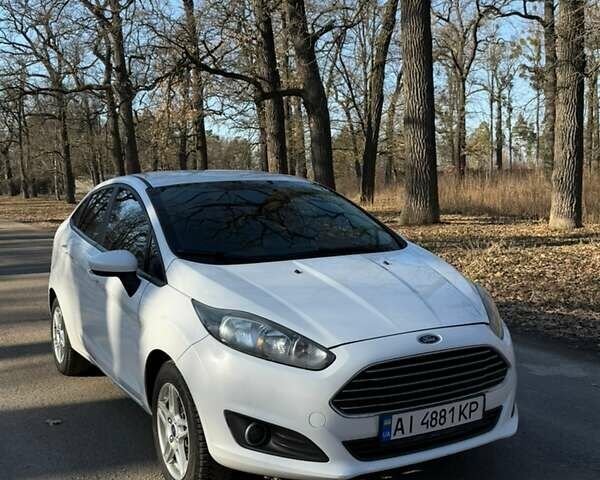 Белый Форд Фиеста, объемом двигателя 1.6 л и пробегом 98 тыс. км за 9200 $, фото 1 на Automoto.ua