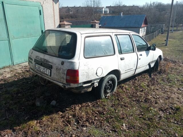 Білий Форд Фієста, об'ємом двигуна 2.3 л та пробігом 1000 тис. км за 452 $, фото 1 на Automoto.ua