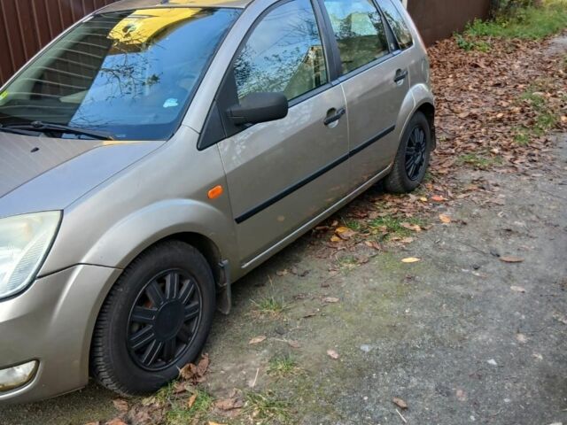 Бежевый Форд Фиеста, объемом двигателя 1.4 л и пробегом 315 тыс. км за 2015 $, фото 1 на Automoto.ua