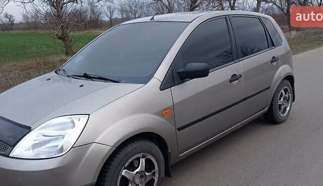 Бежевый Форд Фиеста, объемом двигателя 1.4 л и пробегом 165 тыс. км за 4100 $, фото 1 на Automoto.ua