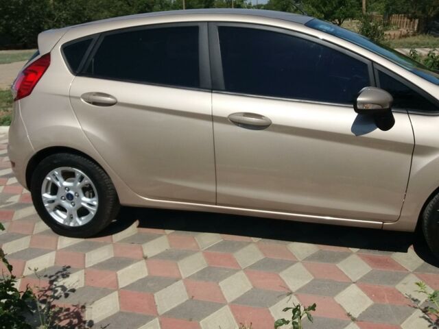 Бежевий Форд Фієста, об'ємом двигуна 1 л та пробігом 27 тис. км за 12500 $, фото 1 на Automoto.ua