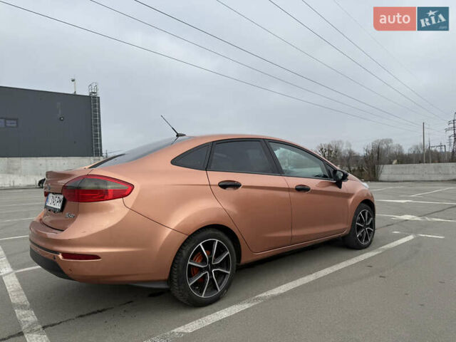 Бежевый Форд Фиеста, объемом двигателя 1.6 л и пробегом 190 тыс. км за 8200 $, фото 1 на Automoto.ua