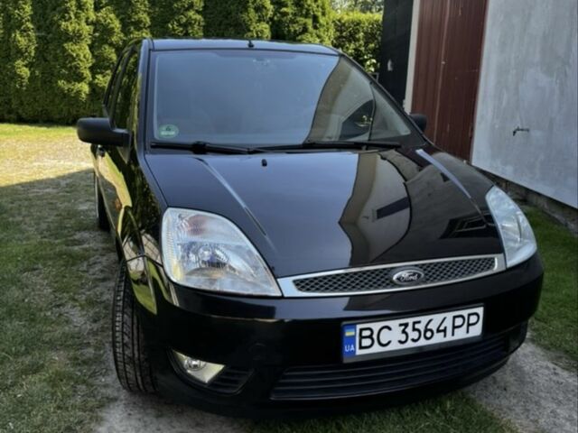 Черный Форд Фиеста, объемом двигателя 1.4 л и пробегом 155 тыс. км за 3800 $, фото 1 на Automoto.ua