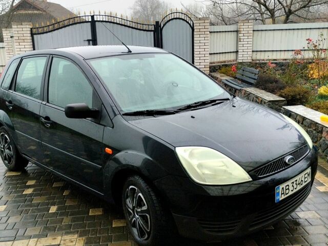 Черный Форд Фиеста, объемом двигателя 1.3 л и пробегом 218 тыс. км за 3900 $, фото 1 на Automoto.ua
