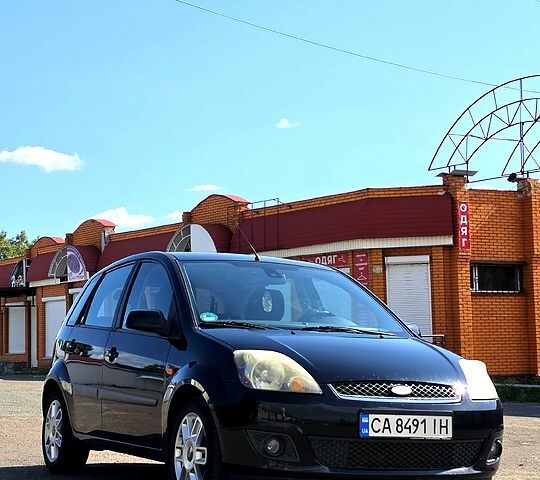 Чорний Форд Фієста, об'ємом двигуна 1.4 л та пробігом 188 тис. км за 3900 $, фото 1 на Automoto.ua