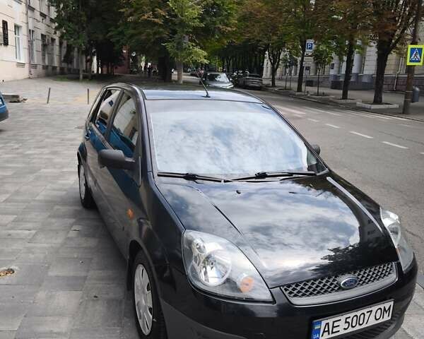 Форд Фиеста 2006 в Днепре (Днепропетровске) на Automoto.ua Черный Форд Фиеста, объемом двигателя 1.3 л и пробегом 150 тыс. км за 4500 $, фото 1 на Automoto.ua