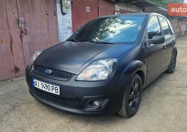 Черный Форд Фиеста, объемом двигателя 1.24 л и пробегом 230 тыс. км за 3800 $, фото 1 на Automoto.ua