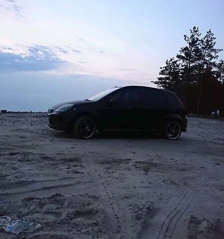 Черный Форд Фиеста, объемом двигателя 1.4 л и пробегом 250 тыс. км за 3500 $, фото 1 на Automoto.ua