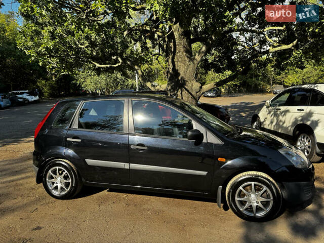 Черный Форд Фиеста, объемом двигателя 1.39 л и пробегом 70 тыс. км за 4999 $, фото 1 на Automoto.ua