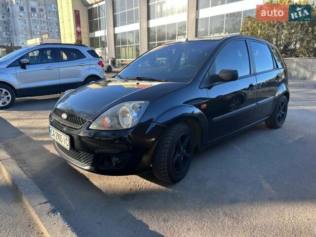 Черный Форд Фиеста, объемом двигателя 1.3 л и пробегом 229 тыс. км за 3100 $, фото 1 на Automoto.ua