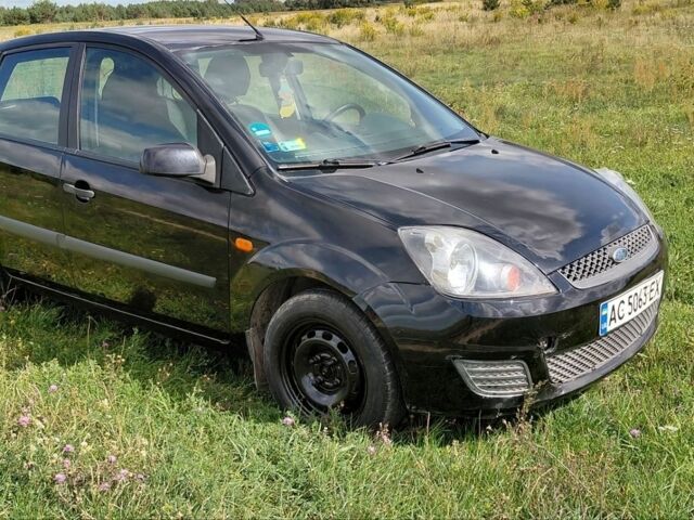 Черный Форд Фиеста, объемом двигателя 1.3 л и пробегом 180 тыс. км за 2600 $, фото 1 на Automoto.ua