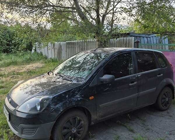 Черный Форд Фиеста, объемом двигателя 1.39 л и пробегом 231 тыс. км за 3900 $, фото 1 на Automoto.ua