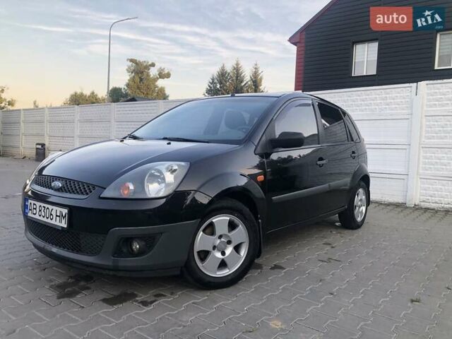 Черный Форд Фиеста, объемом двигателя 1.4 л и пробегом 223 тыс. км за 3900 $, фото 1 на Automoto.ua