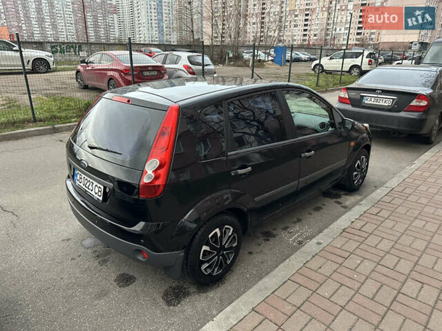 Черный Форд Фиеста, объемом двигателя 1.4 л и пробегом 145 тыс. км за 4000 $, фото 1 на Automoto.ua