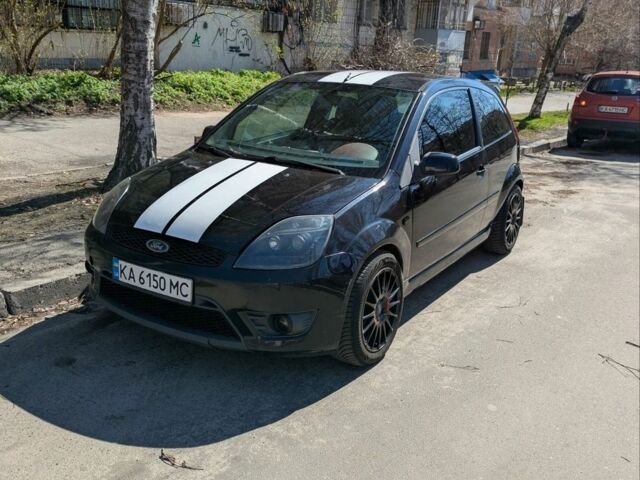 Черный Форд Фиеста, объемом двигателя 2 л и пробегом 225 тыс. км за 3800 $, фото 1 на Automoto.ua