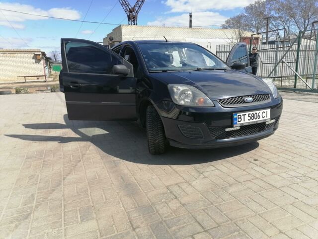 Чорний Форд Фієста, об'ємом двигуна 1.4 л та пробігом 125 тис. км за 4900 $, фото 1 на Automoto.ua